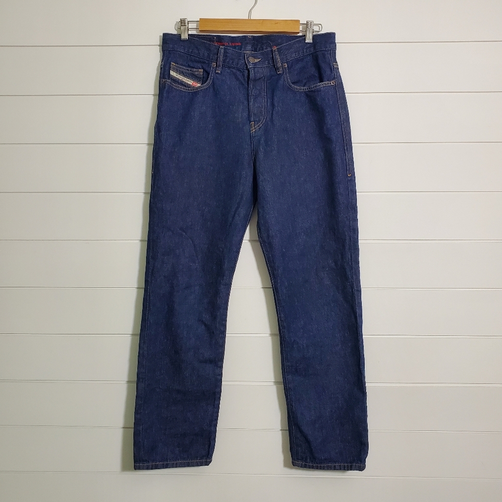 Diesel Men's Straight Regular Fit Model D-Viker Jeans. Size 31/30 MOD 202D-VIKER